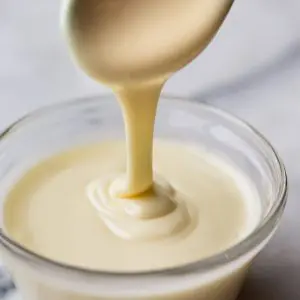 White Chocolate Dipping Sauce, Pourable White Chocolate Dessert Sauce